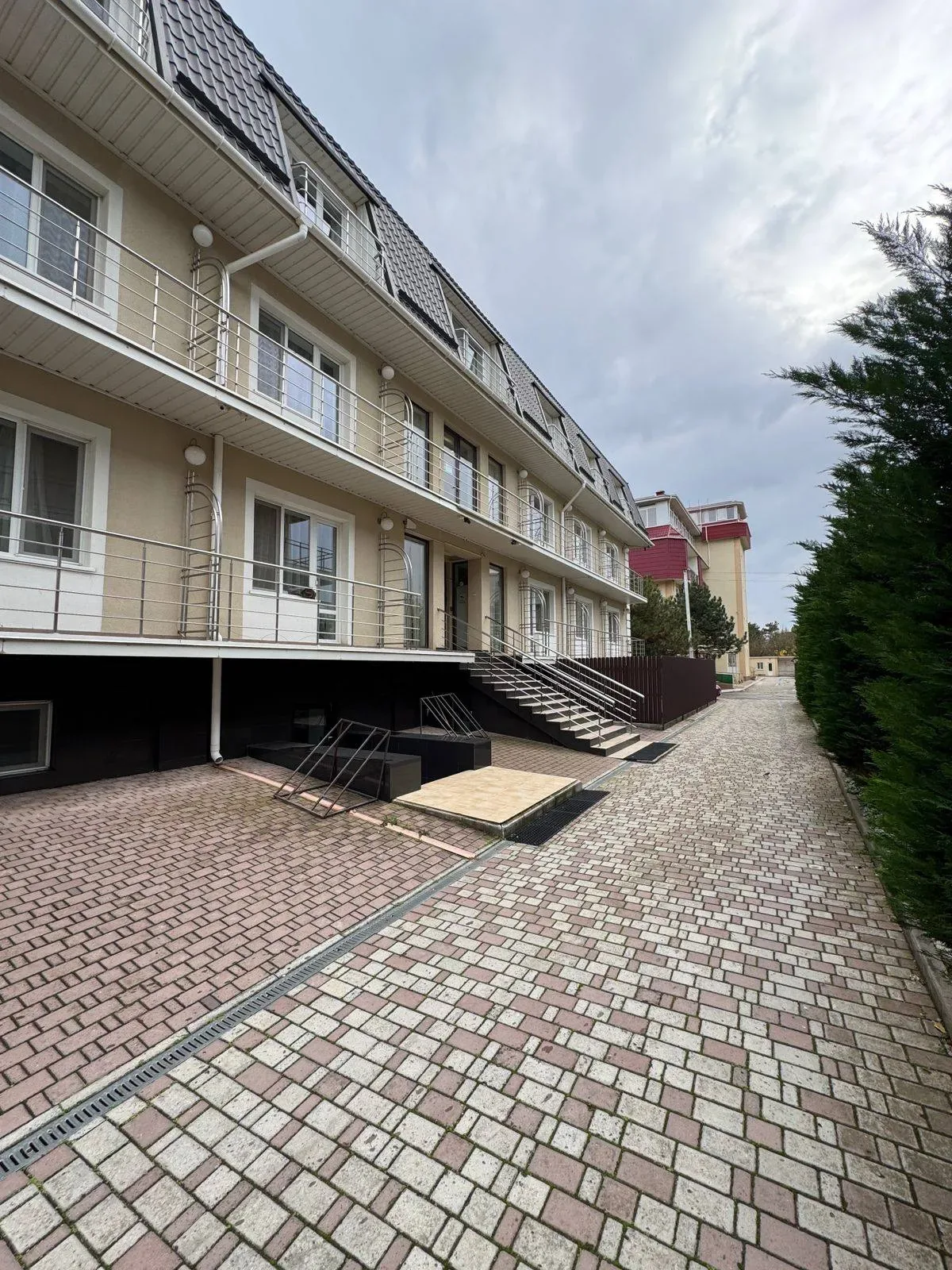Корпус и территория пансионата